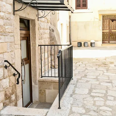 Hasu Trani