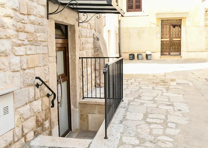 Hasu Trani